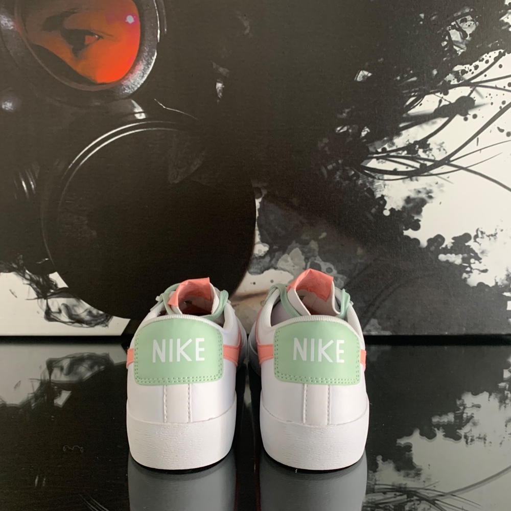 NIKE BAZER LOW LE BLEACHED CORAL | NEW - Picture 5 of 8